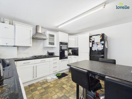 4 bedroom Detached house for sale in Dovecote, Middle Rasen, LN8