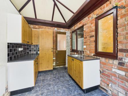 4 bedroom Detached bungalow for sale in Kirmond Road, Binbrook, LN8