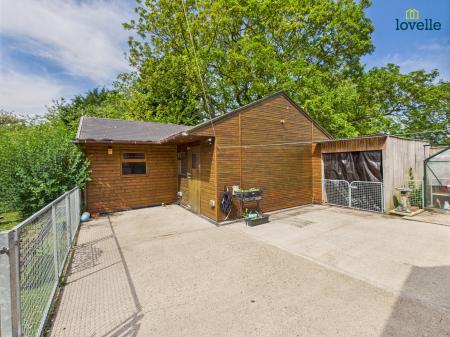 4 bedroom Detached bungalow for sale in Kirmond Road, Binbrook, LN8