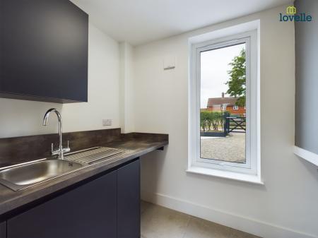 5 bedroom Detached house to let in Thornton Road, North Owersby, LN8
