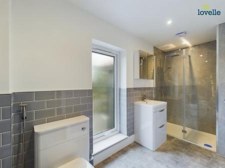 5 bedroom Detached house to let in Thornton Road, North Owersby, LN8