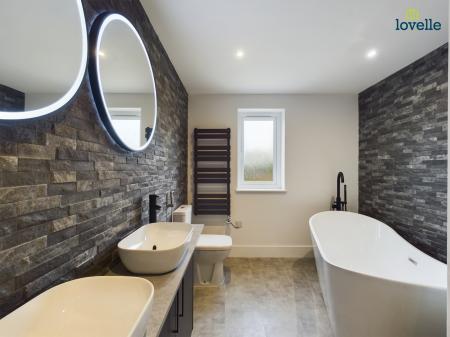 5 bedroom Detached house to let in Thornton Road, North Owersby, LN8