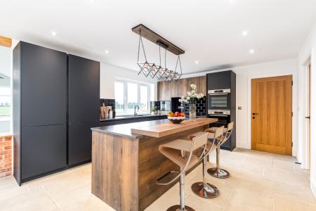 5 bedroom Detached house to let in Thornton Road, North Owersby, LN8