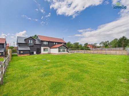 5 bedroom Detached house to let in Thornton Road, North Owersby, LN8