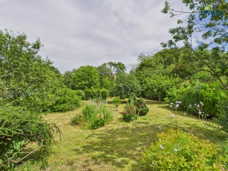 3 bedroom Detached bungalow for sale in St Marys Lane, Binbrook, LN8