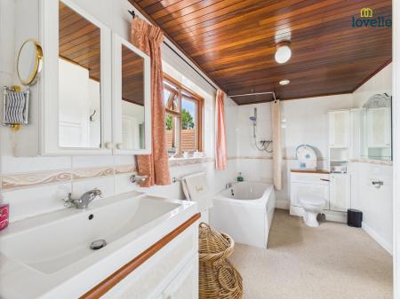 3 bedroom Detached house for sale in Highfield Lodge, East Torrington, LN8