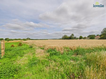 3 bedroom Detached bungalow for sale in Spridlington Road, Faldingworth, LN8