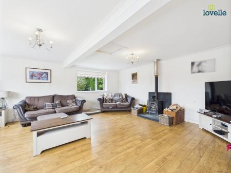 3 bedroom Detached bungalow for sale in Spridlington Road, Faldingworth, LN8