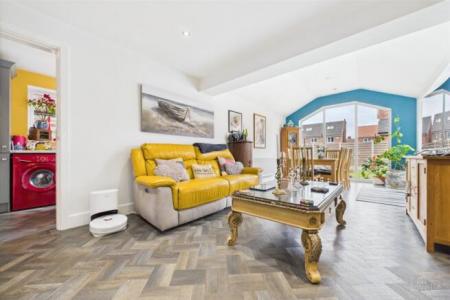 6 bedroom Detached house to let in Coxes Meadow, Ulceby, DN39