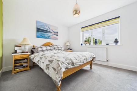 6 bedroom Detached house to let in Coxes Meadow, Ulceby, DN39