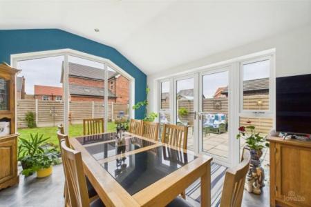 6 bedroom Detached house to let in Coxes Meadow, Ulceby, DN39
