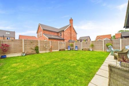 6 bedroom Detached house to let in Coxes Meadow, Ulceby, DN39