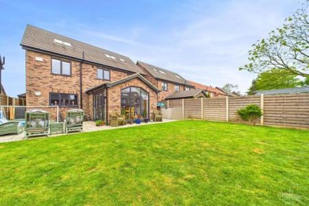 6 bedroom Detached house to let in Coxes Meadow, Ulceby, DN39