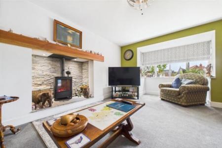 6 bedroom Detached house to let in Coxes Meadow, Ulceby, DN39