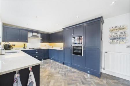 6 bedroom Detached house to let in Coxes Meadow, Ulceby, DN39