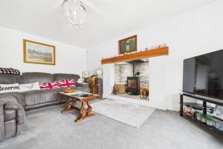 6 bedroom Detached house to let in Coxes Meadow, Ulceby, DN39
