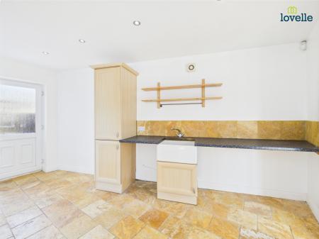 4 bedroom Detached house to let in Northfield Road, Welton, LN2