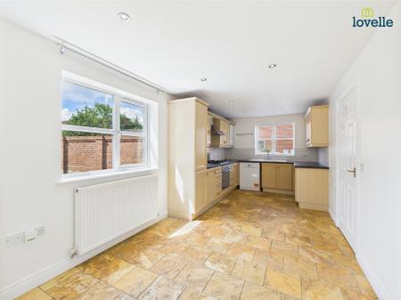 4 bedroom Detached house to let in Northfield Road, Welton, LN2
