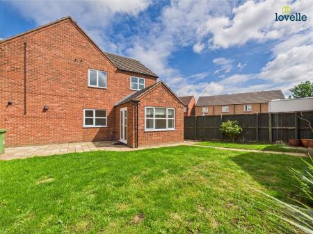 4 bedroom Detached house to let in Northfield Road, Welton, LN2