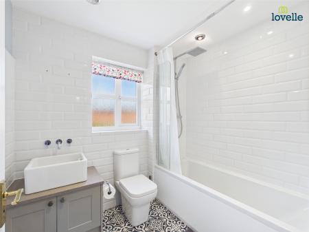 4 bedroom Detached house to let in Northfield Road, Welton, LN2