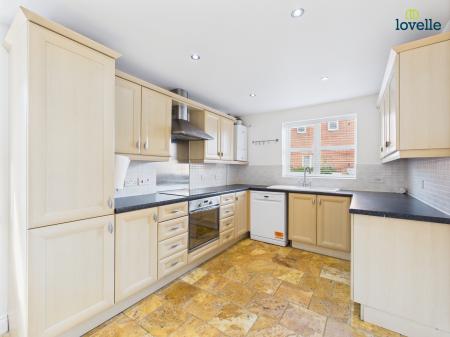 4 bedroom Detached house to let in Northfield Road, Welton, LN2