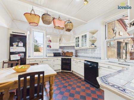 4 bedroom Detached house for sale in South Dale, Caistor, LN7