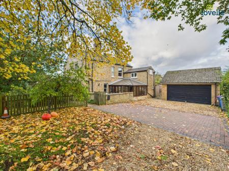 4 bedroom Detached house for sale in South Dale, Caistor, LN7