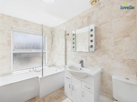 3 bedroom Detached house to let in Gainborough Road, Middle Rasen, LN8