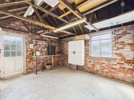 3 bedroom Detached house to let in Gainborough Road, Middle Rasen, LN8