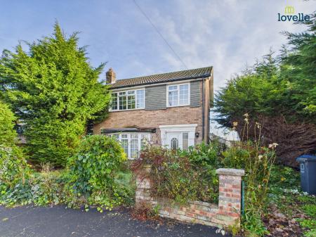 3 bedroom Detached house for sale in Dovecote, Middle Rasen, LN8