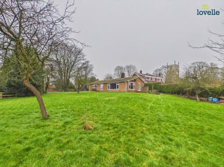 4 bedroom Detached bungalow to let in Castle Hill, Caistor, LN7