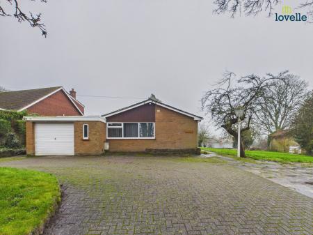4 bedroom Detached bungalow to let in Castle Hill, Caistor, LN7