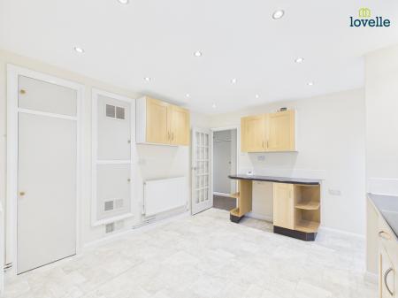 4 bedroom Detached bungalow to let in Castle Hill, Caistor, LN7