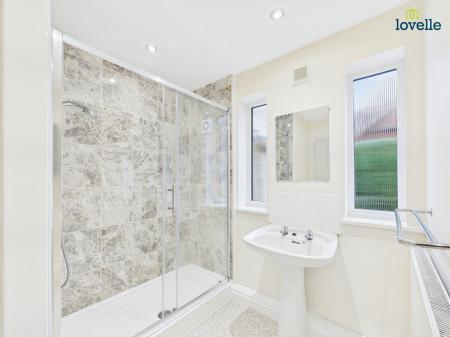 4 bedroom Detached bungalow to let in Castle Hill, Caistor, LN7