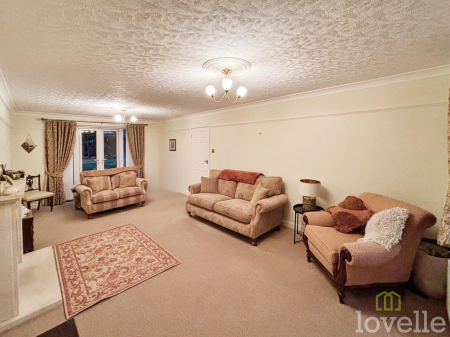 4 bedroom Detached house for sale in Brant Road, Lincoln, LN5