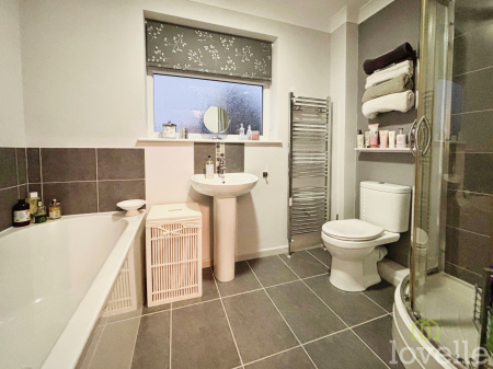 4 bedroom Detached house for sale in Brant Road, Lincoln, LN5