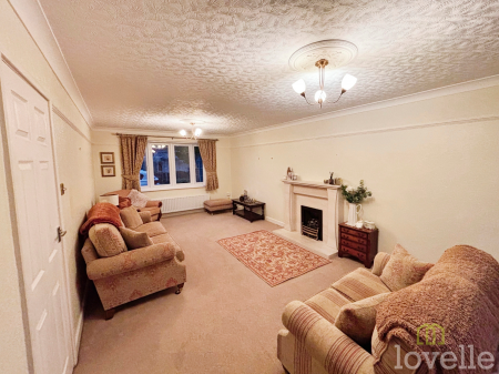 4 bedroom Detached house for sale in Brant Road, Lincoln, LN5