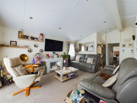 2 bedroom Park home for sale in Cathedral View, Field Farm, Newark Road, Aubourn, LN5