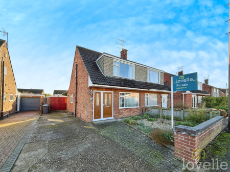 3 bedroom Semi-detached house for sale in Chestnut Road, North Hykeham, LN6