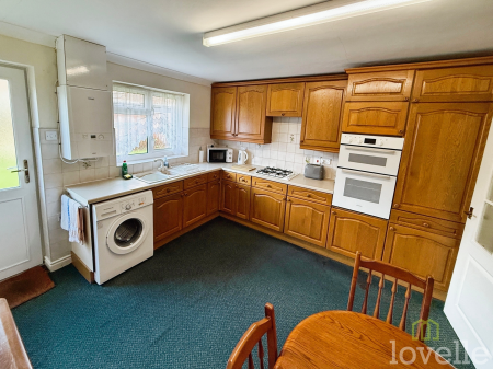 3 bedroom Detached bungalow for sale in Church Street, Carlton-le-Moorland, LN5