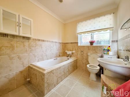 3 bedroom Detached bungalow for sale in Davys Lane, Bracebridge Heath, LN4