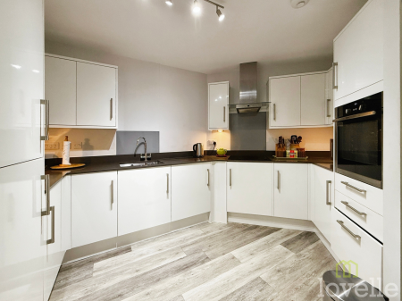 2 bedroom Flat for sale in Home Grange, Boultham Park Road, Lincoln, LN6