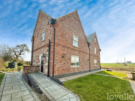 6 bedroom Detached house for sale in Wood Farm Cottages, Lincoln, LN1