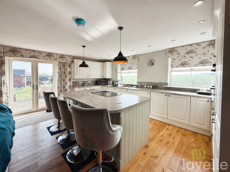 6 bedroom Detached house for sale in Wood Farm Cottages, Lincoln, LN1