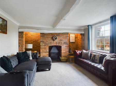 4 bedroom Semi-detached house for sale in Lincoln Lane, Thorpe on the Hill, LN6