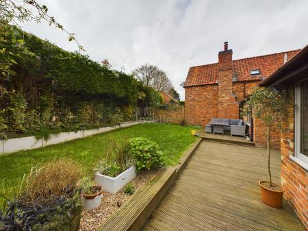 4 bedroom Semi-detached house for sale in Lincoln Lane, Thorpe on the Hill, LN6