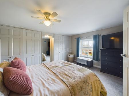 4 bedroom Semi-detached house for sale in Lincoln Lane, Thorpe on the Hill, LN6