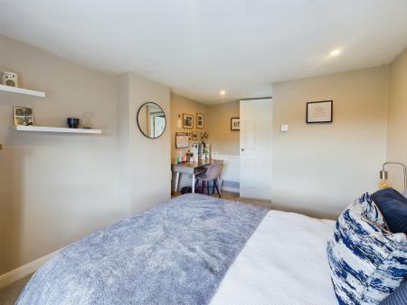 4 bedroom Semi-detached house for sale in Lincoln Lane, Thorpe on the Hill, LN6