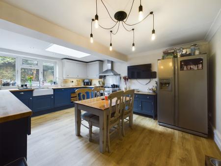 4 bedroom Semi-detached house for sale in Lincoln Lane, Thorpe on the Hill, LN6