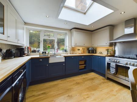 4 bedroom Semi-detached house for sale in Lincoln Lane, Thorpe on the Hill, LN6